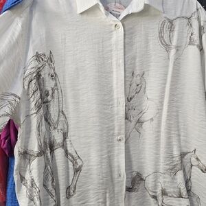 ECRU HORSE FIGURE SHIRT MADE OF SHINY FABRIC.